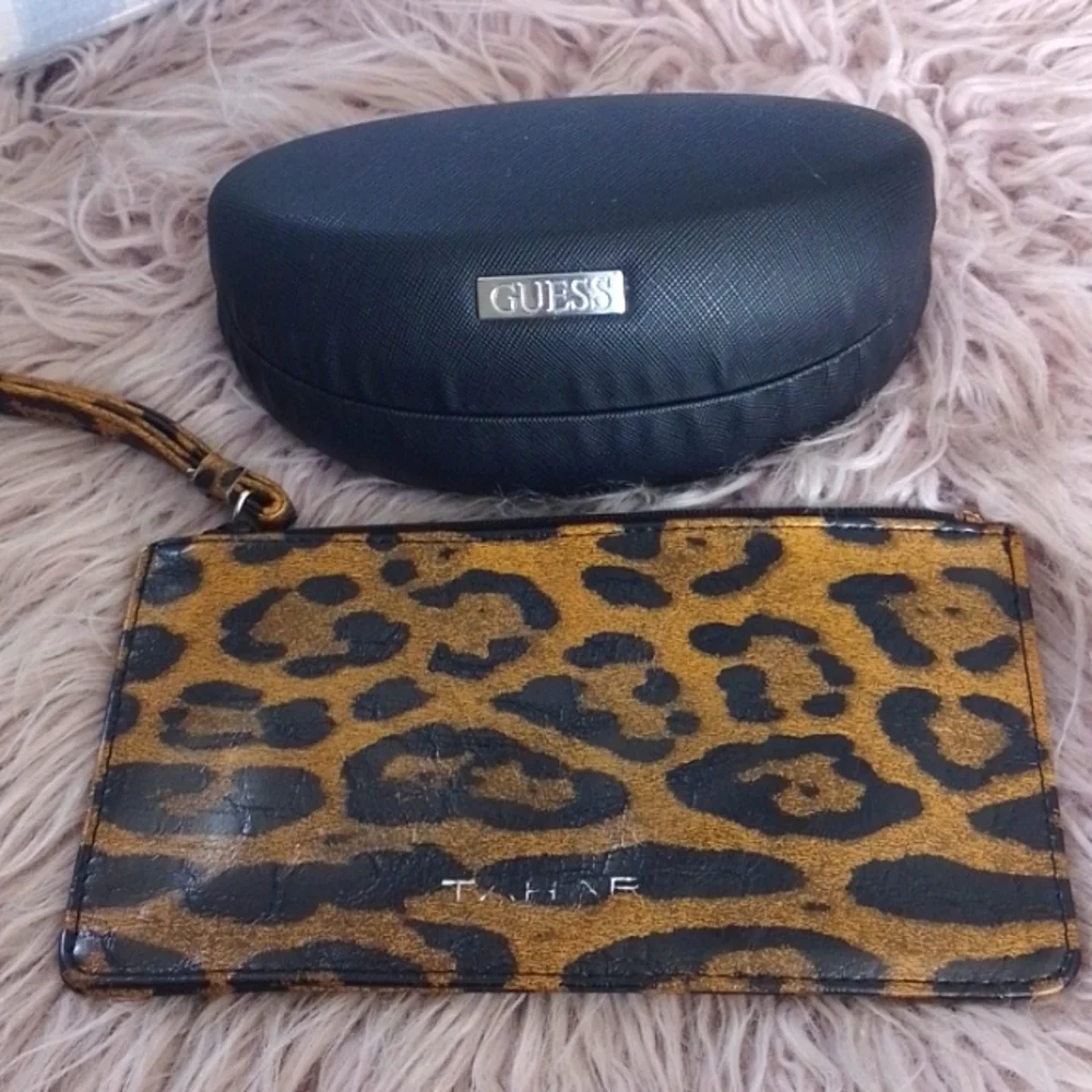 GUESS - Picture 1 of 9